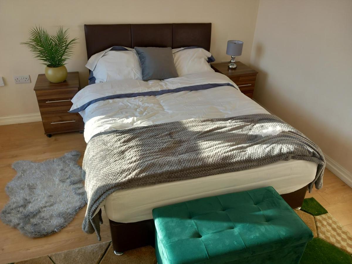 Lovely Shared 3 Bed Home Near The Thames Thamesmead  Exterior photo