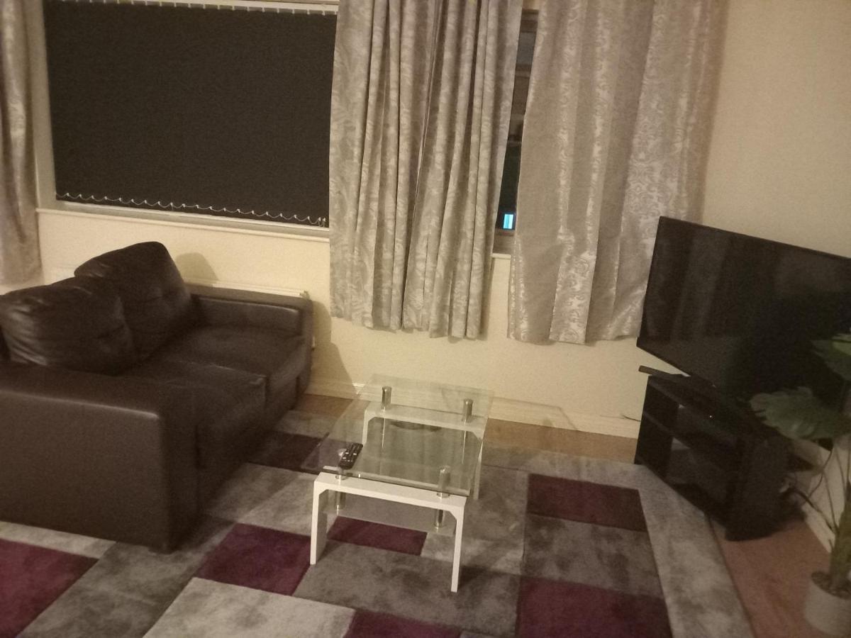 Lovely Shared 3 Bed Home Near The Thames Thamesmead  Exterior photo